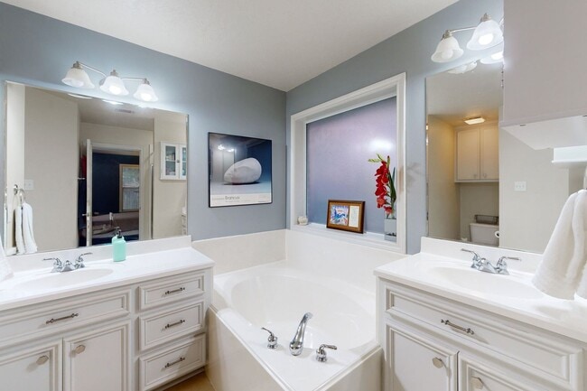 Building Photo - 3 bedroom, 2 bathroom home in the Castlega...