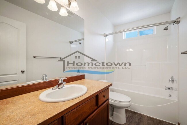 Building Photo - Beautiful Modern Home with 3 Bedrooms and ...
