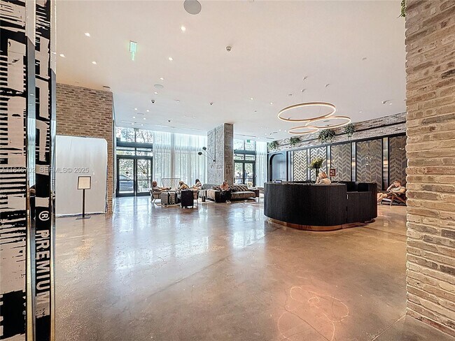 Building Photo - 398 NE 5th St