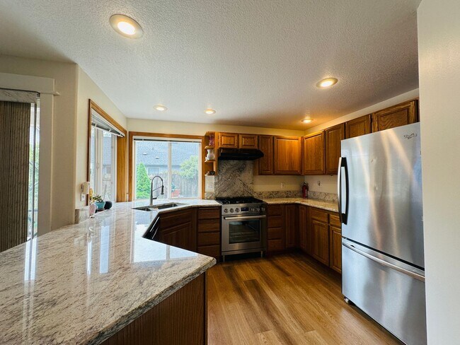 Building Photo - 807 NW Sundance Cir