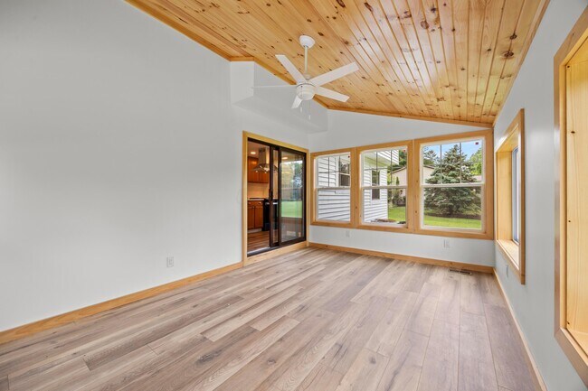 Building Photo - 4250 Rutherford Rd