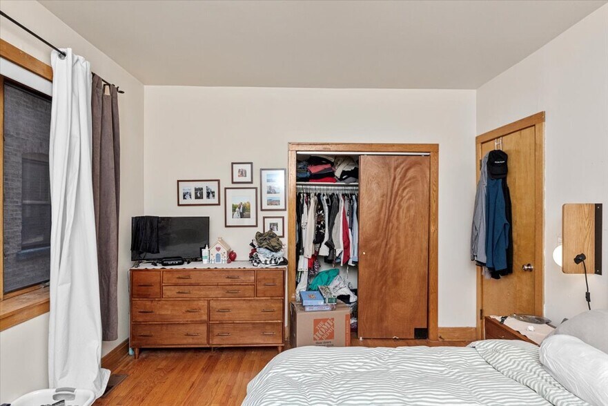 Building Photo - 910 W Gunnison St