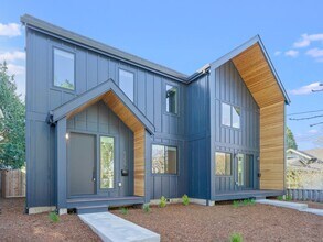 Building Photo - 3bed/2.5 Bath Duplex Unit New Construction...