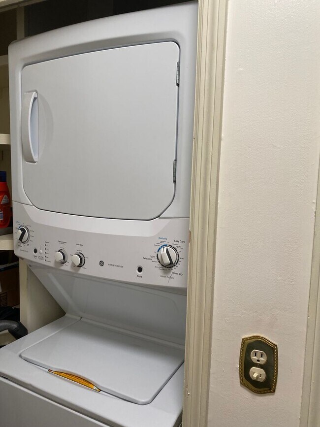 Building Photo - 2bd/1ba Condo Located  in Forest Acres