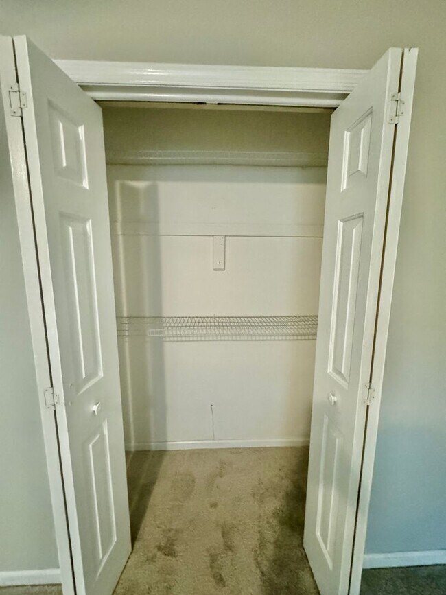 Building Photo - Charming three bedroom, two bathroom home in North Charleston!