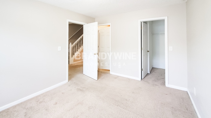 Building Photo - 6342 Hickory Ln Cir