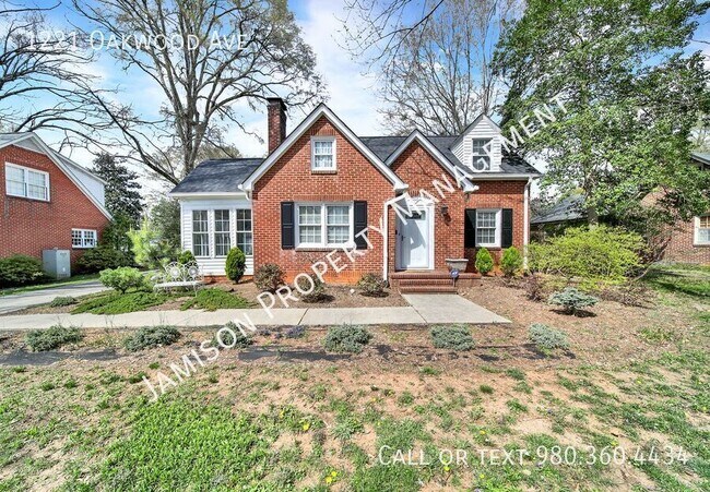 Building Photo - 1221 Oakwood Ave