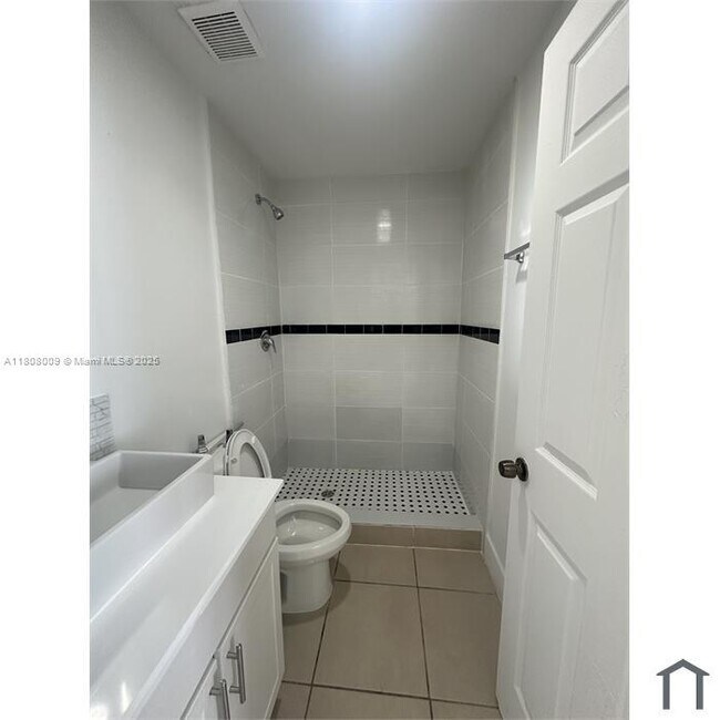 Building Photo - 1136 NW 55th St
