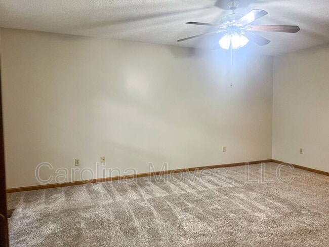 Building Photo - 214 Brookside Dr