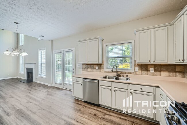 Building Photo - 733 Winbrook Dr