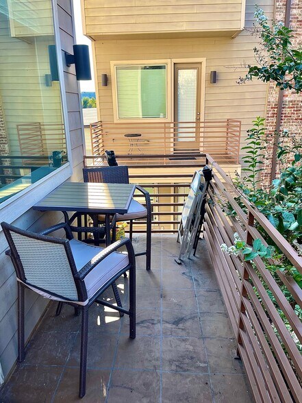 Building Photo - 2009 Patterson St