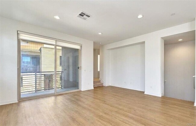 Building Photo - 126 Novel