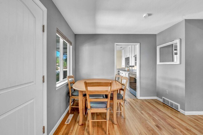 Building Photo - 620 Belgrave Ave