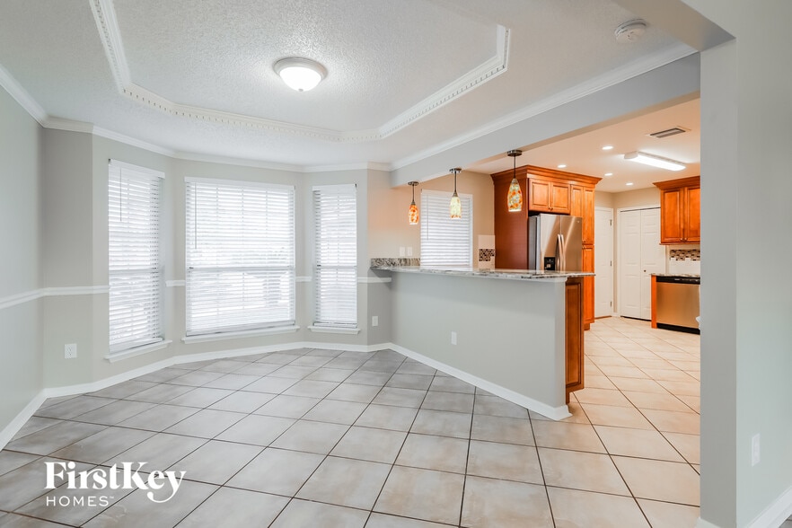 Building Photo - 8726 Bandera Cir S