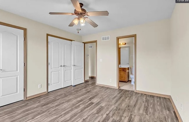 Building Photo - Town House