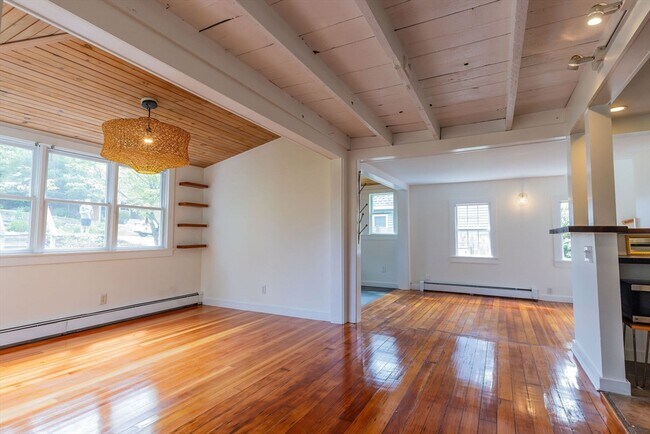 Building Photo - 17 S Pond St