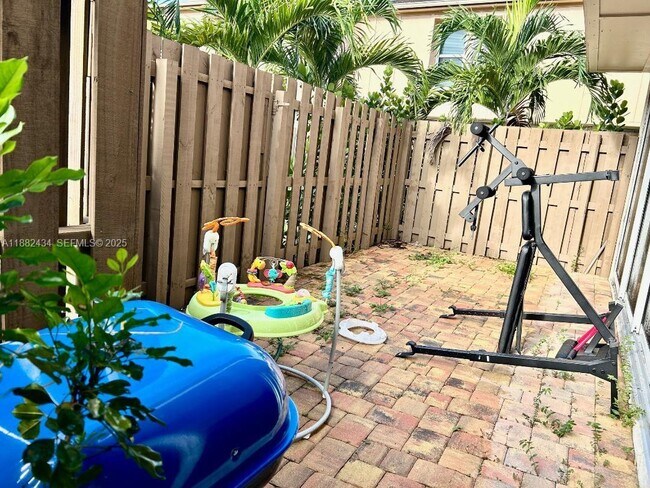 Building Photo - 875 NW 80th Terrace