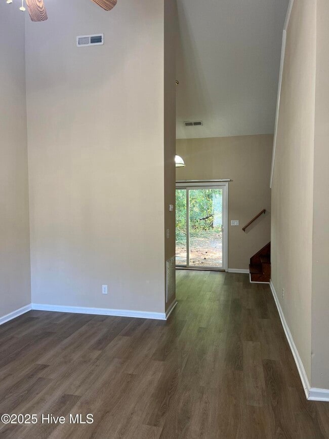 Building Photo - 1126 Brownlea Dr