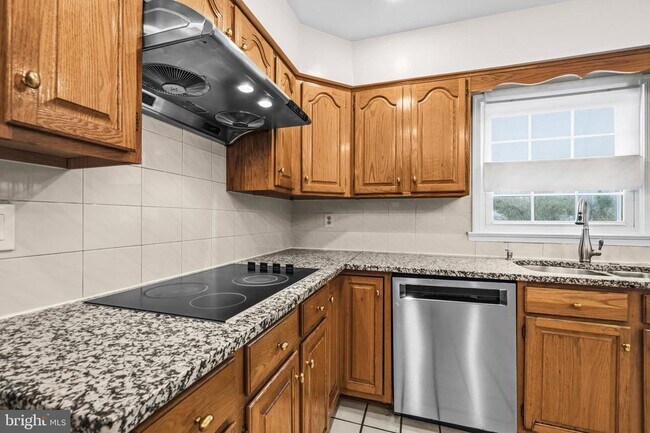 Building Photo - 7520 Royal Dominion Dr