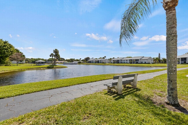 Building Photo - 1004 Green Pine Blvd