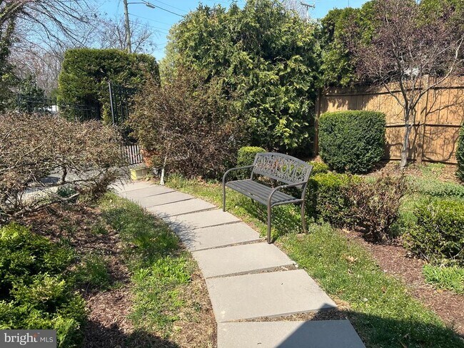 Building Photo - 9901 Blake Ln