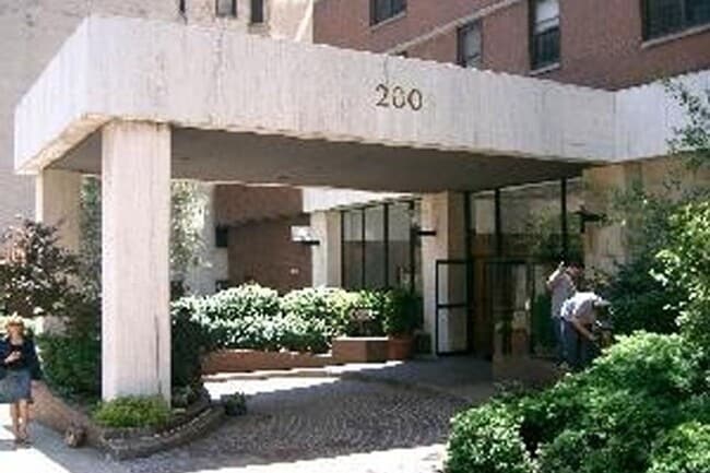 Building Photo - 200 E 90th St
