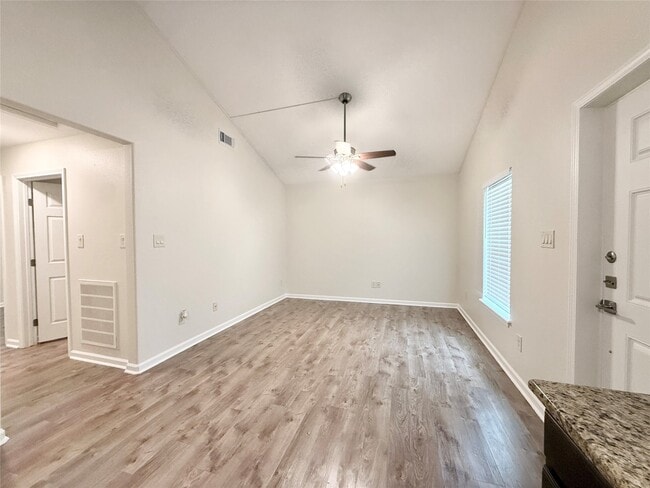 Building Photo - 420 Winding Way St