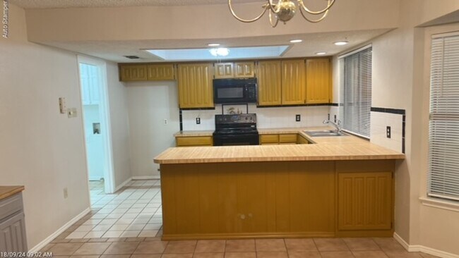 Building Photo - 3911 Firethorn Dr