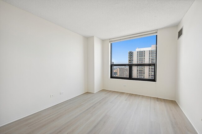 Building Photo - 1250 N Dearborn St