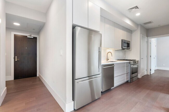 Building Photo - Jamaica Plain spacious studio w/ central a...