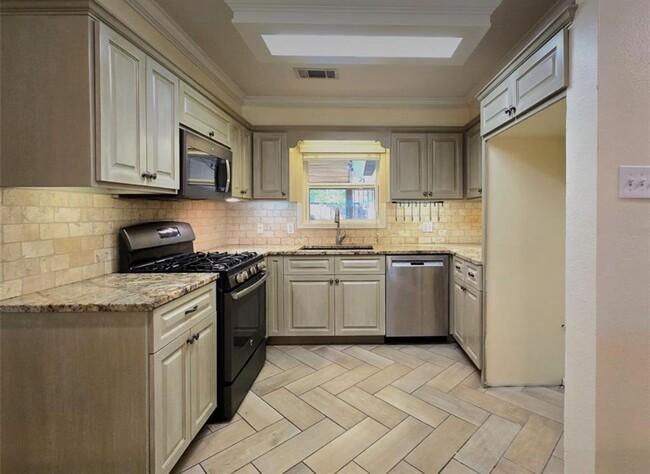 Building Photo - 2527 Willowby Dr