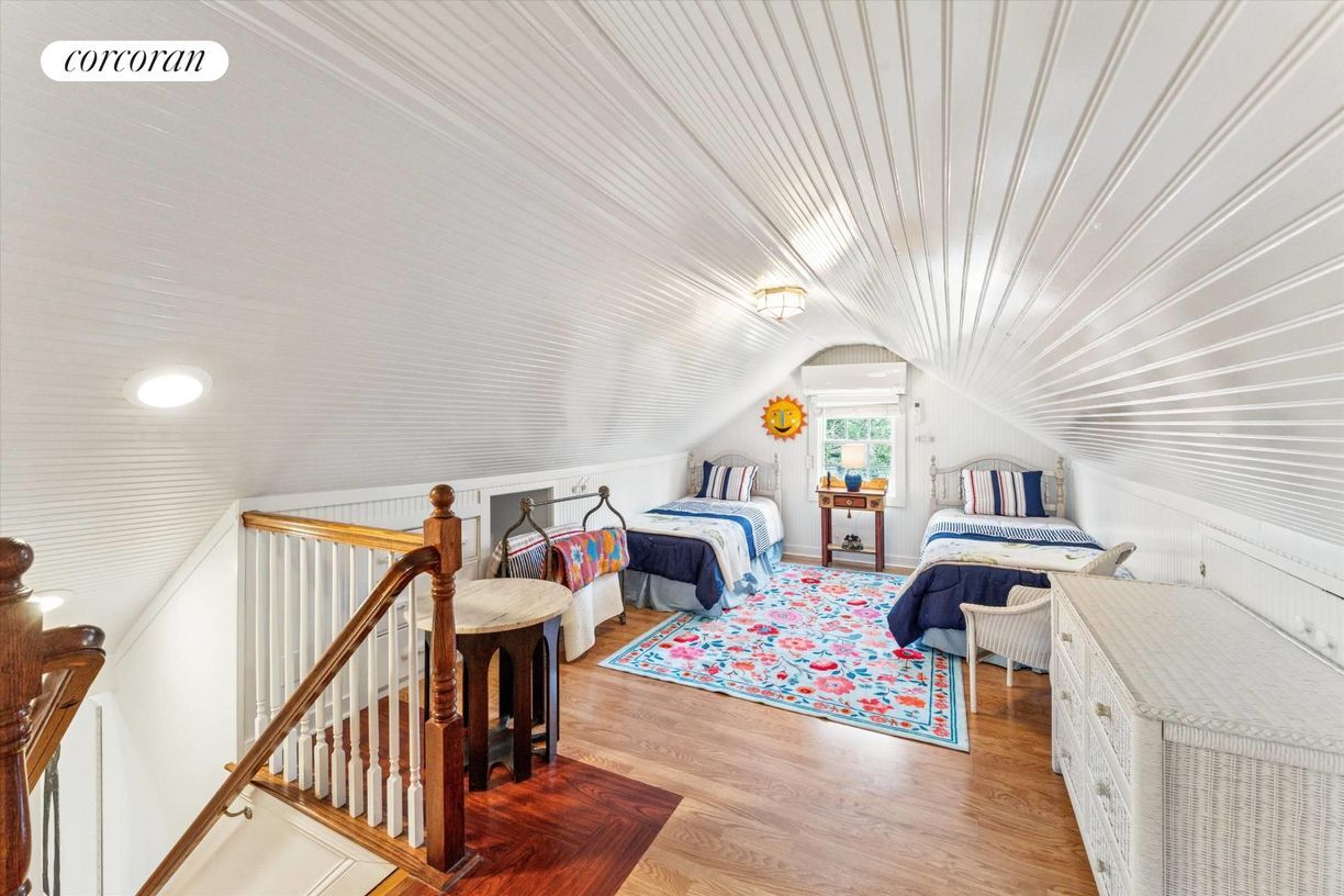 Building Photo - 414 Main St