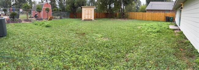 Building Photo - 1407 W Donovan St