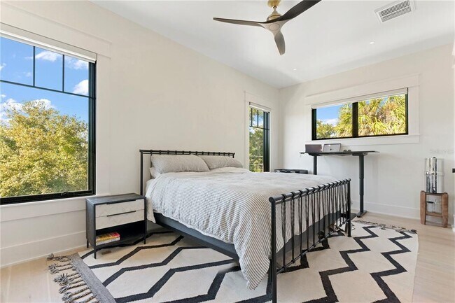 Building Photo - 319 W Frances Ave