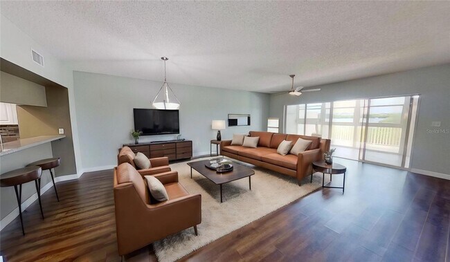 Building Photo - 6495 Shoreline Dr