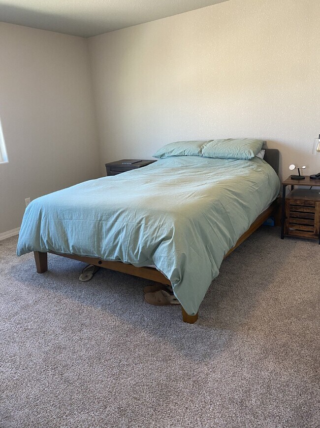Building Photo - 3 bedroom - Samaritan Loop