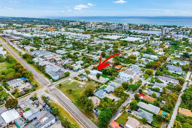 Building Photo - 202 SE 4th St