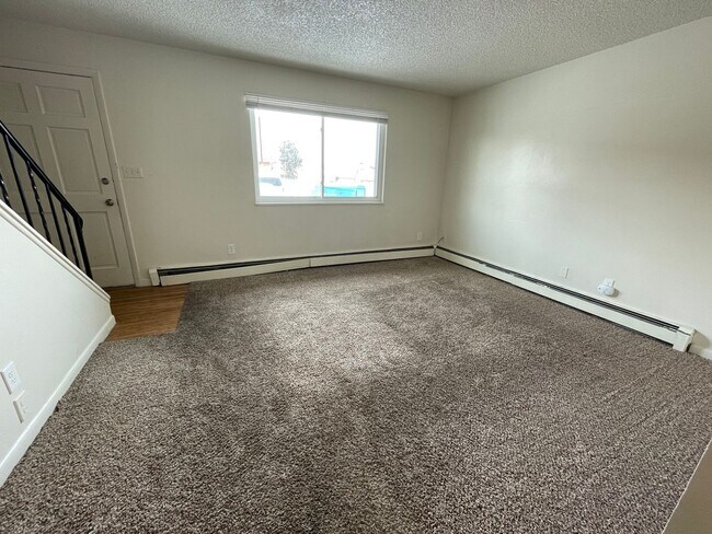 Building Photo - 736 37th Ave