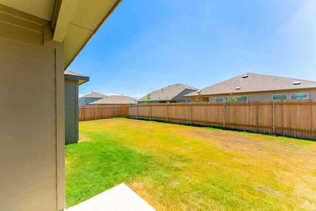 Building Photo - Modern Elegance in Kyle: 3BR Home with Office, Double Vanity, and Stylish Kitchen Island