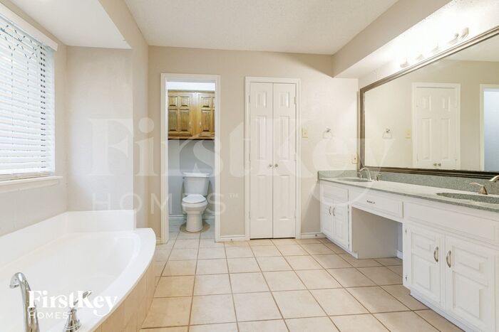 Building Photo - 117 S Beltwoods Dr