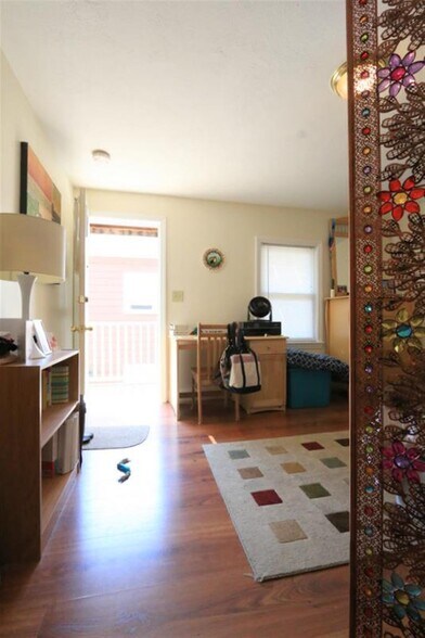 Building Photo - 128 Pine St