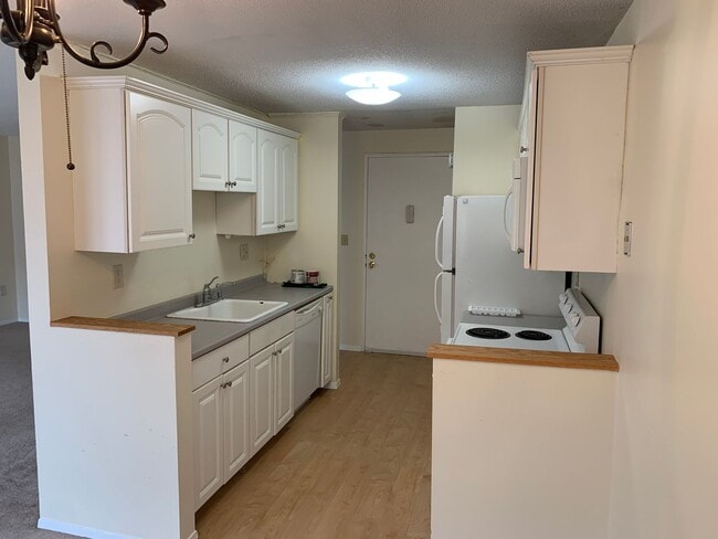 Building Photo - Upper Level Unit With Heat and Hot Water I...