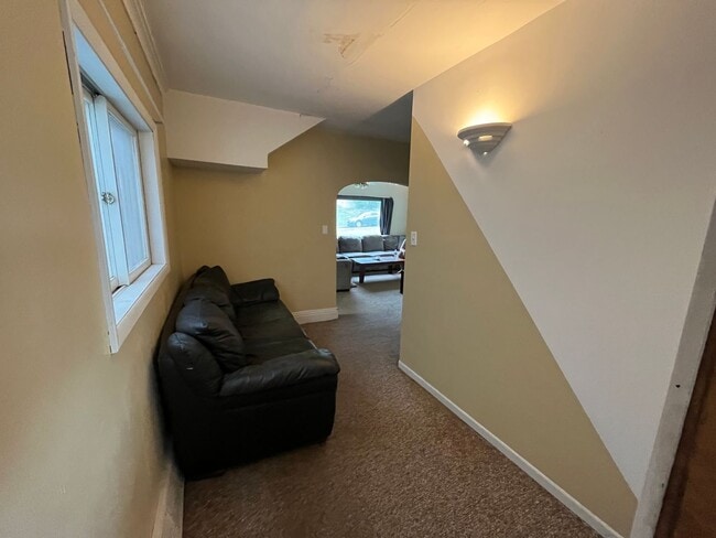 Building Photo - Duluth MN - 4 Bed - 1 Bath - Single Family...