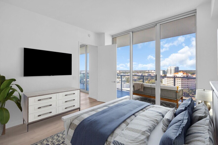 Building Photo - 400 Central Ave