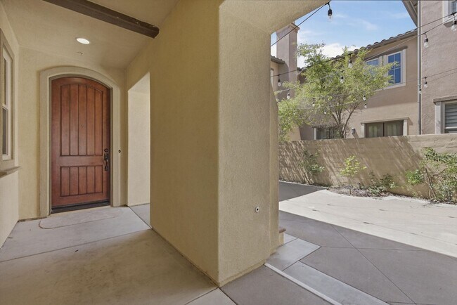 Building Photo - 40 Paseo Lerida