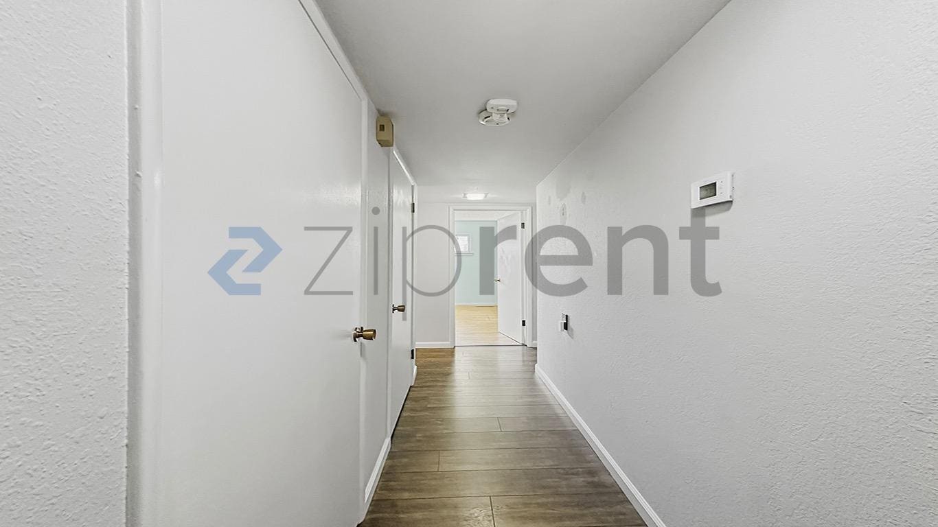 Building Photo - 5544 N Poplar Ave