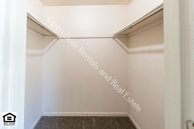 Building Photo - 15030 Tally Ho Dr