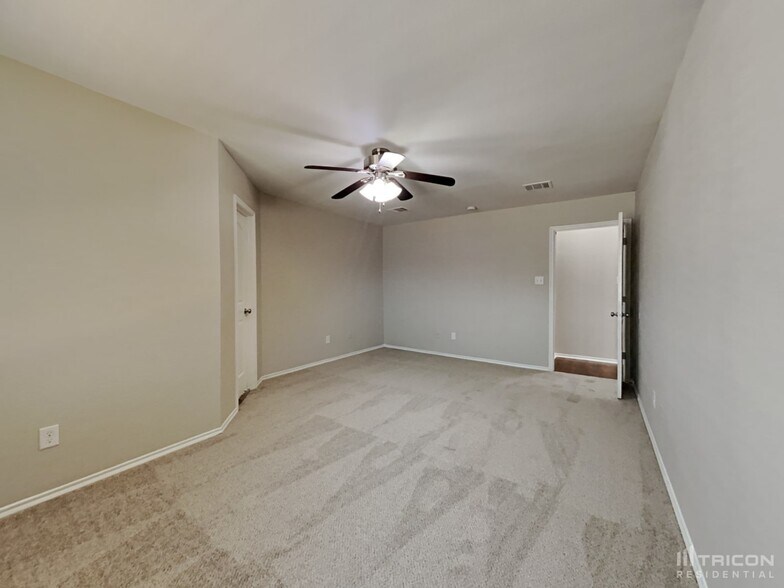 Building Photo - 952 Oak Lynn Dr
