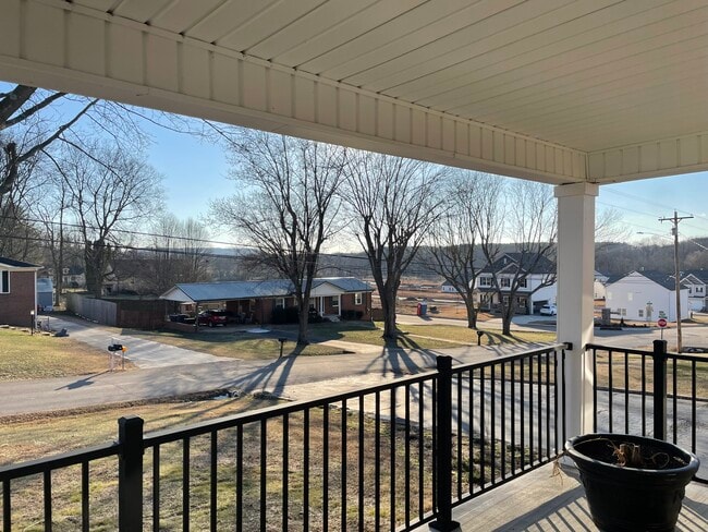 Building Photo - Stonewall