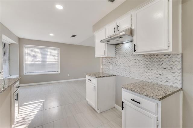 Building Photo - 2301 Stillmeadow Dr